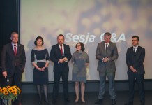 Z optymistycznym spojrzeniem w przyszłość