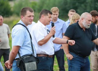 Nawożenie i pielęgnacja truskawek po skoszeniu liści – FILM