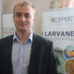Tomasz Domański z firmy Koppert oferujących biologiczne rozwiązania do ochrony upraw pod osłonami