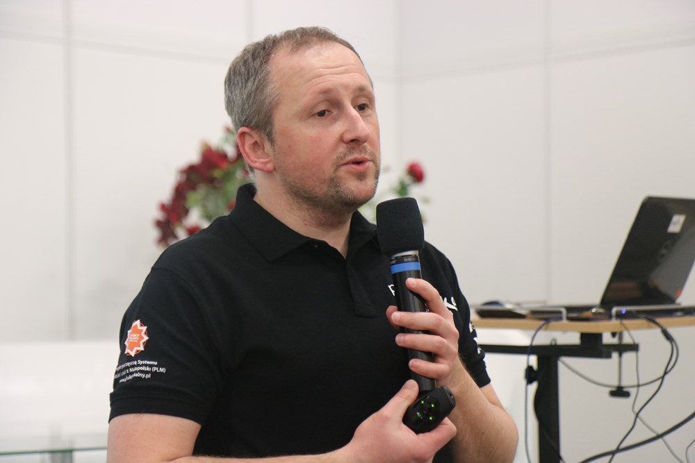 Jan Czaja podczas wystąpienia dotyczącego organizacji sprzedaży bezpośredniej w Grupie Odrolnika