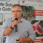 Radosław Suchorzewski z firmy Bayer omówił mozliwości wykorzystania różnych preparatów do ochrony plantacji truskawek