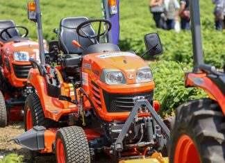 Specjalistyczne ciągniki na plantacje roślin jagodowych (półfinała Malinowe Factory 2017)