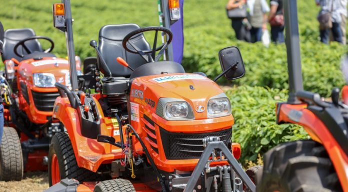 Specjalistyczne ciągniki na plantacje roślin jagodowych (półfinała Malinowe Factory 2017)