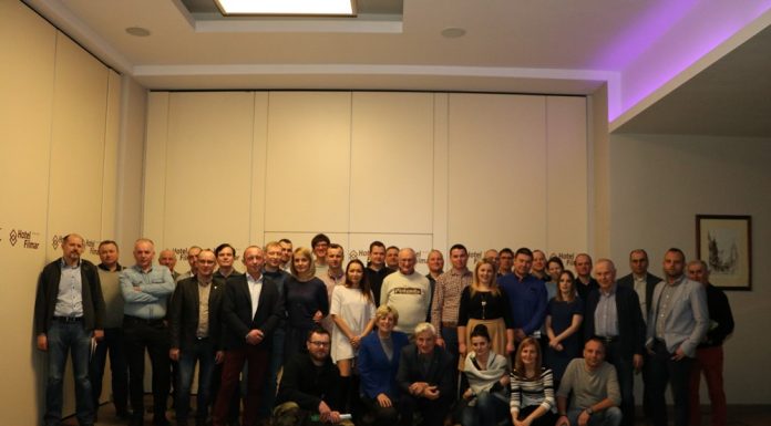 Jagoda kamczacka ekologicznie i konwencjonalnie