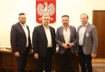 Minister Ardanowski obiecał pomóc producentom jagody kamczackiej