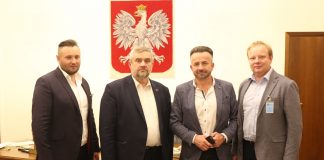 Minister Ardanowski obiecał pomóc producentom jagody kamczackiej