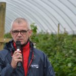 O zaletach uprawy malin na podwyższonych zagonach okrytych agrowłókniną informaował Tomasz Poliszak z firmy Agrimpex