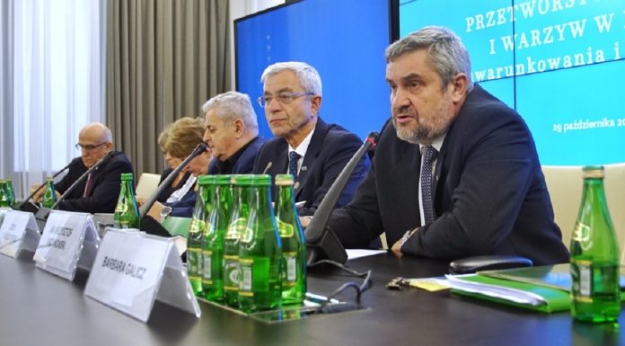 Ważna debata w Senacie RP o przetwórstwie owoców w Polsce