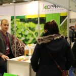 Tomasz Domański z firmy Koppert udzielał informacji o biologicznych rozwiązaniach dla ogrodnictwa