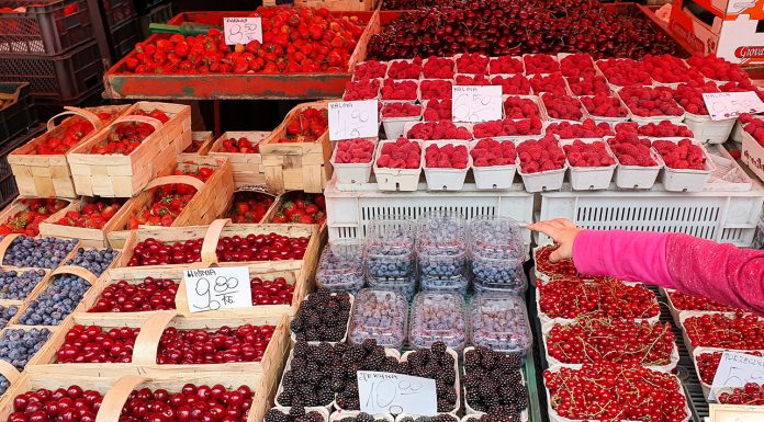 Polacy nie jedzą wystarczająco owoców i warzyw