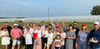 Medycy na plantacjach owoców jagodowych