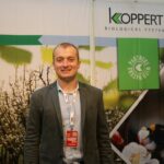 Tomasz Domański z firmy Koppert przybliżał biologczne rozwiązania do zastosowania na plantacjach