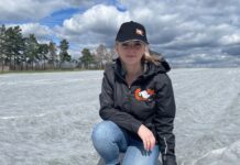 Biała agrowłóknina w uprawie truskawek – co decyduje o jej trwałości