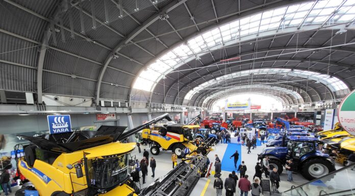 Ciągniki na targach rolniczych AGROTECH 2023 w Kielcach – film i fotorelacja