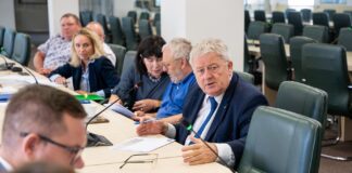 Rozmowy o warunkach pomocy rolnikom poszkodowanym w wyniku wiosennych przymrozków i gradobicia