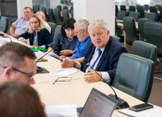 Rozmowy o warunkach pomocy rolnikom poszkodowanym w wyniku wiosennych przymrozków i gradobicia