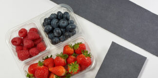 Wyższa trwałość owoców, niższa emisja CO2. Zaprezentowano ekologiczną podkładkę dla owoców jagodowych Wkładka Echo Elliott Absorbent Products