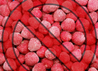 Uszkodzenia, pleśń, niewłaściwa barwa – duży transport egipskich truskawek zatrzymany przez IJHARS