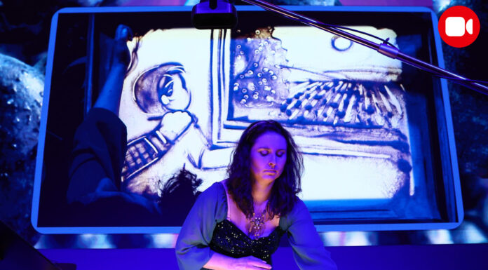 Historia uprawy borówki w Polsce namalowana piaskiem