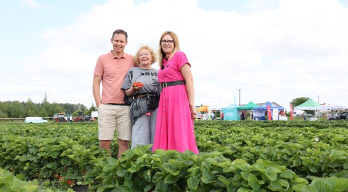 ‘Grandarosa’ i ‘Vibrant’ – dwie sprawdzone odmiany truskawek Jakub i Krystyna Niewczas oraz Aleksandra Woda-Liebner z firmy Niewczas Sadzonki Truskawek