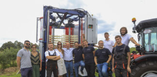 Pokaz zbioru borówki kombajnem Jagoda JPS w Dolecku