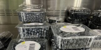 Sprawdzamy ceny borówek. Na rynku owoce z Polski i z importu ceny borówek