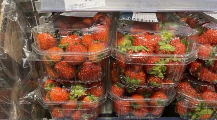 Truskawki powtarzające owocowanie. Sprawdzamy ceny na rynku truskawki, ceny truskawek powtarzających owocowanie