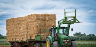 John Deere 7530 – niezawodny ciągnik, który zmienił oblicze nowoczesnego rolnictwa.