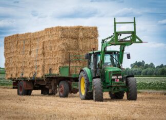 John Deere 7530 – niezawodny ciągnik, który zmienił oblicze nowoczesnego rolnictwa.