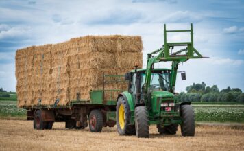 John Deere 7530 – niezawodny ciągnik, który zmienił oblicze nowoczesnego rolnictwa.