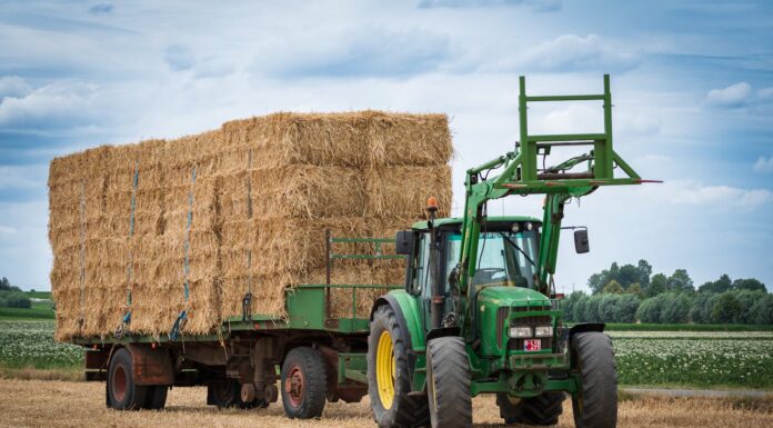 John Deere 7530 – niezawodny ciągnik, który zmienił oblicze nowoczesnego rolnictwa.