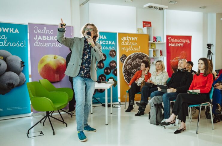 Sztuczna inteligencja, mikrospołeczności i „drobne przyjemności”. Kantar o marketingu przyszłości