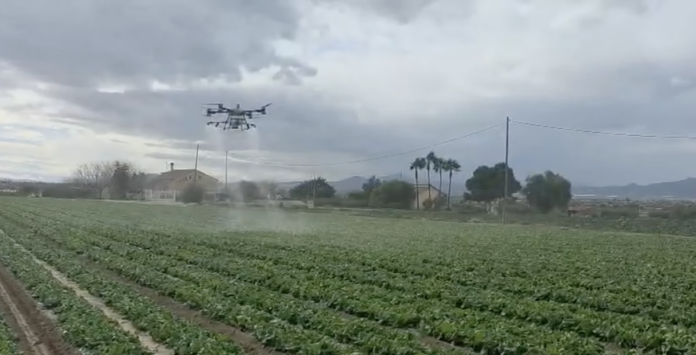 dron, oprysk, opryskiwacz