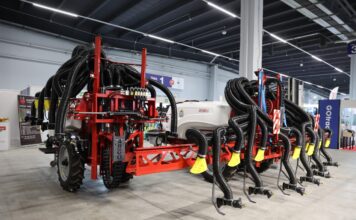 Opryskiwacze dla truskawek z potrójnym nadmuchem Udoskonalony opryskiwacz do truskawek z firmy ARGO Paweł Kaliński