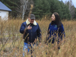 Ochrona borówki przed przymrozkami. Mirosław Garliński zdradza tajemnice corocznego plonowania