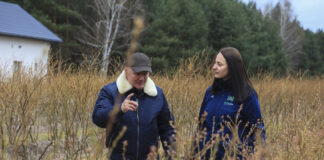 Ochrona borówki przed przymrozkami. Mirosław Garliński zdradza tajemnice corocznego plonowania