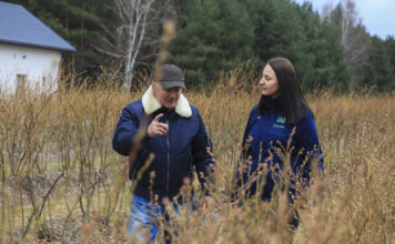 Ochrona borówki przed przymrozkami. Mirosław Garliński zdradza tajemnice corocznego plonowania