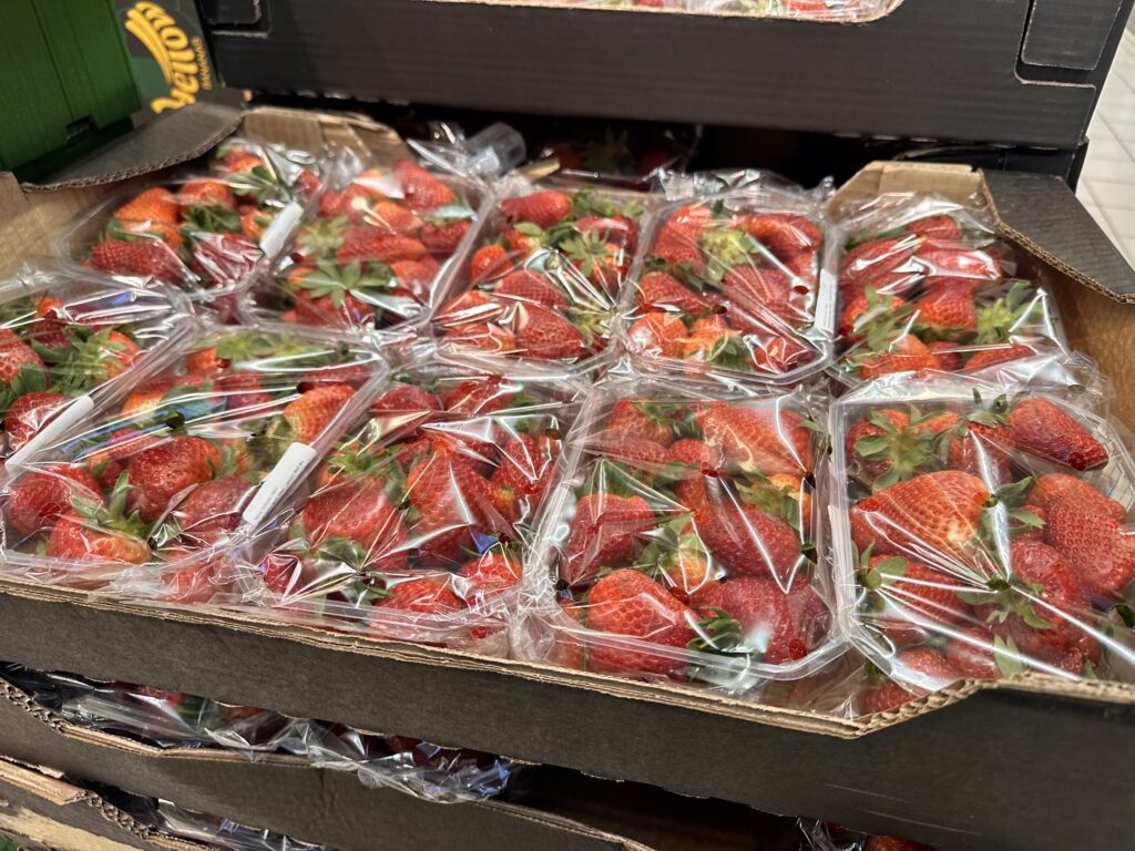 Hiszpańskie truskawki w sieci Biedronka