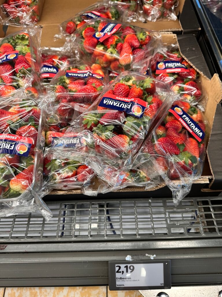 Truskawki z Hiszpanii w sklepie Aldi