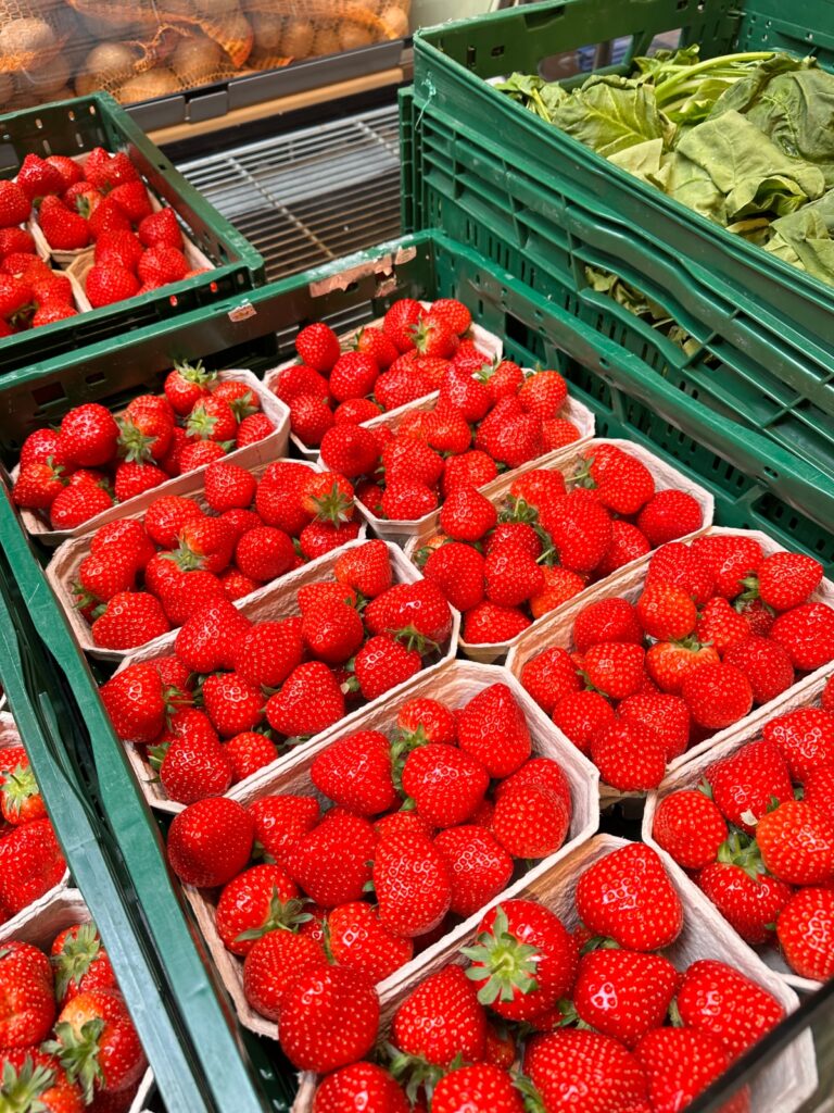 Niemieckie truskawki z uprawy tunelowej