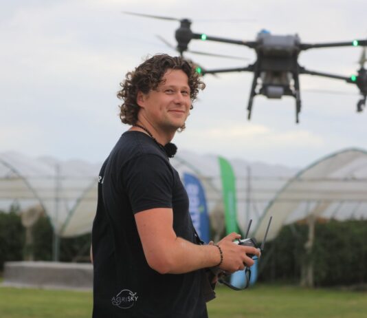 Cieniowanie tuneli dronem uratowało wiele plantacji malin. Jak wykonać zabieg, aby skutecznie obniżyć temperaturę i poprawić warunki uprawy?