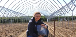 Analiza gleby i wody to fundament udanej plantacji truskawek. Ekspertka firmy YARA pokazuje, od czego zacząć
